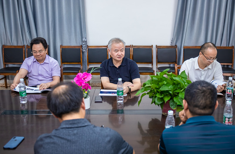 鯤鵬展翅同風(fēng)起，扶搖直上九萬里--記邵陽市副市長蔣偉到華龍中學(xué)視察