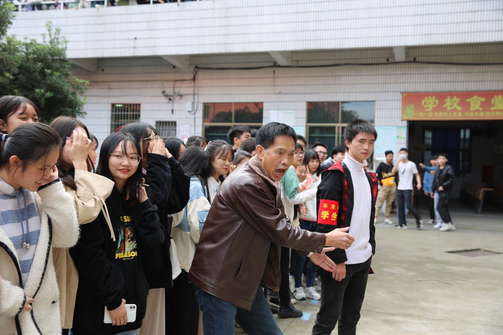 邵陽(yáng)市華龍中學(xué),邵陽(yáng)中學(xué)教育,高中教育,師資雄厚,名優(yōu)教師 邵陽(yáng)市華龍中學(xué),邵陽(yáng)中學(xué)教育,高中教育,師資雄厚,名優(yōu)教師