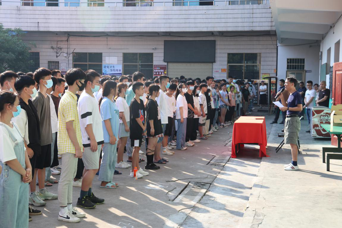 邵陽市華龍中學,邵陽中學教育,高中教育,師資雄厚,名優(yōu)教師