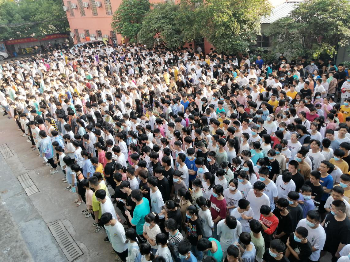邵陽市華龍中學,邵陽中學教育,高中教育,師資雄厚,名優(yōu)教師