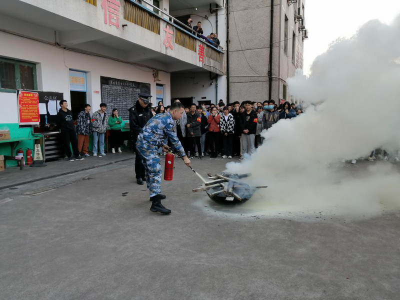 邵陽市華龍中學,邵陽中學教育,高中教育,師資雄厚,名優(yōu)教師